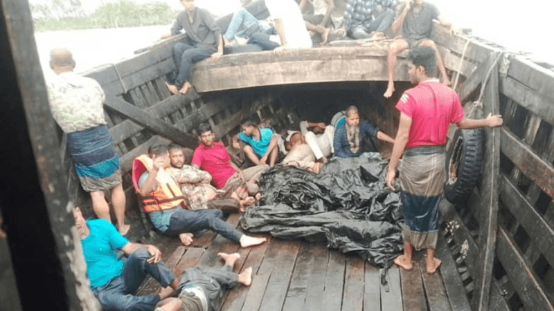 মেঘনায় ৩৯ যাত্রী নিয়ে ট্রলার ডুবি, নিখোঁজ ৭