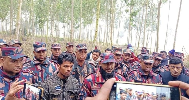 দিনাজপুর সীমান্তে পতাকা বৈঠকের পর কৃষককে ছাড়ল বিএসএফ