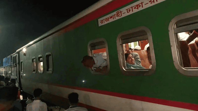 চলন্ত ট্রেন থেকে পড়ে পলিটেকনিক শিক্ষার্থী আহত