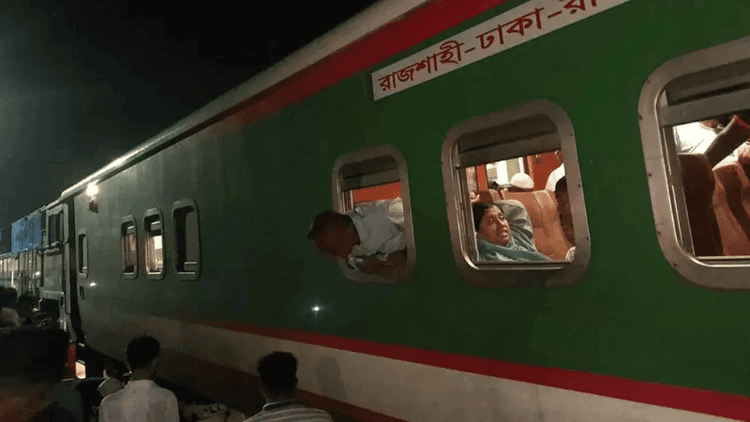 চলন্ত ট্রেন থেকে পড়ে পলিটেকনিক শিক্ষার্থী আহত