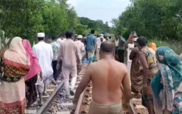 চট্টগ্রামে ট্রেনের ধাক্কায় অটোরিকশার দুই যাত্রী নিহত