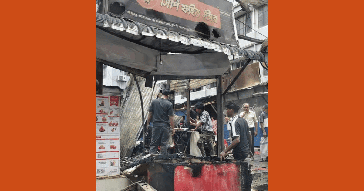 মোহাম্মদপুরে খাবারের দোকানে আগুন, নিয়ন্ত্রণে ফায়ার সার্ভিসের দুই ইউনিট