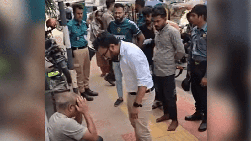 ঢাকার ফুটপাতে মারধরের ঘটনায় যুবক আটক, এএসআই প্রত্যাহার
