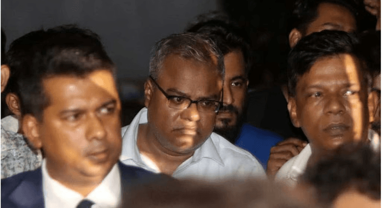 চুয়েটে আর না ফেরার শর্তে পুলিশি পাহারায় ক্যাম্পাস ছাড়লেন উপাচার্য