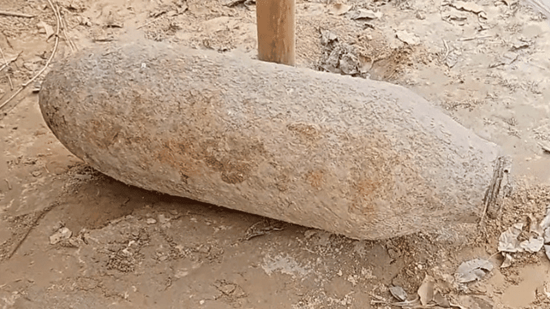 ১০ বছর ধরে পাথর ভেবে বোমার ওপর ধোয়া হচ্ছিল কাপড়