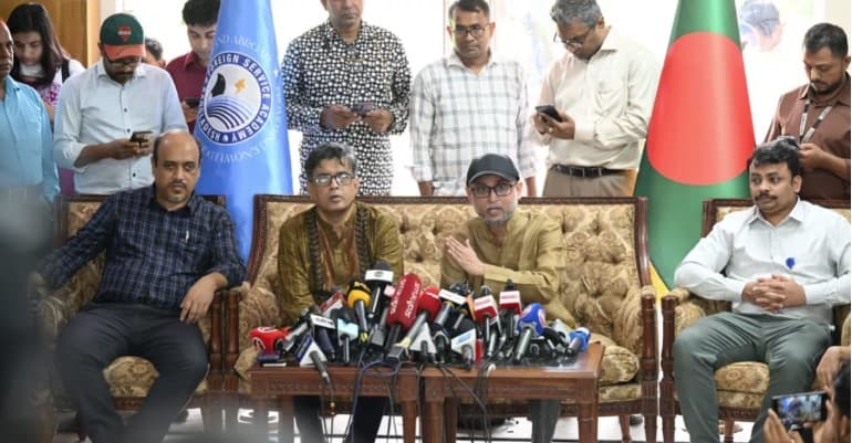 ৫ আগস্ট সরকারি ছুটি, ঘোষণা রোববার: উপদেষ্টা ফারুকী