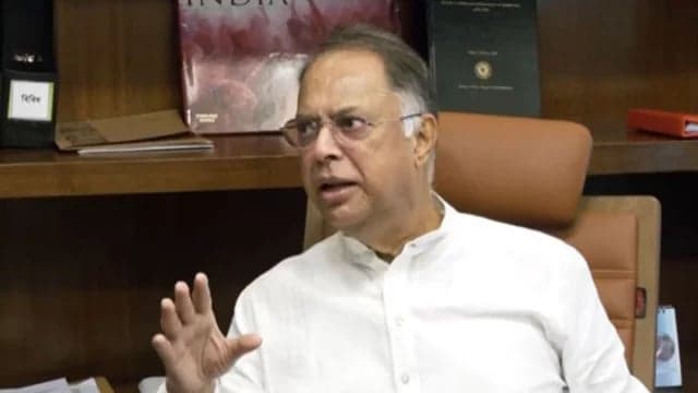 চাহিদা বেড়ে তেলের চাপ, অতিরিক্ত না নেওয়ার আহ্বান জ্বালানিমন্ত্রীর