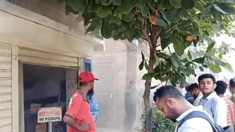 মিরপুরে কসমো স্কুলের আগুন নিয়ন্ত্রণে