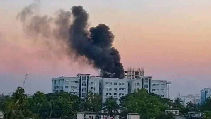 দেড় ঘণ্টার চেষ্টায় ময়মনসিংহ মেডিকেল কলেজ হাসপাতালের আগুন নিয়ন্ত্রণে