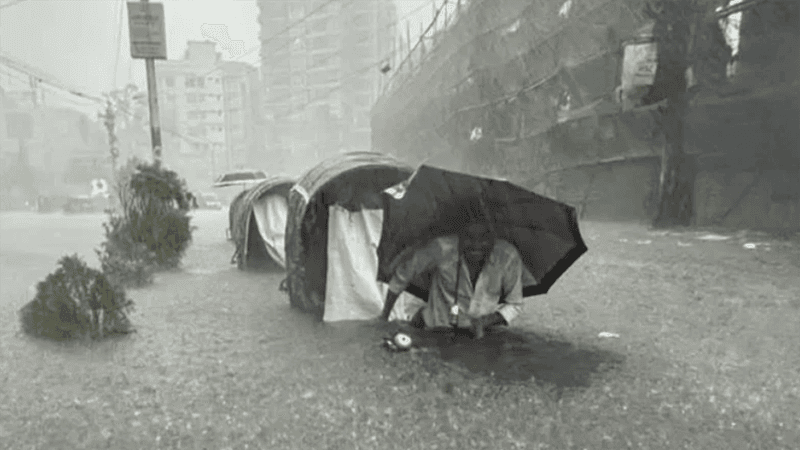 দুই ঘণ্টার বৃষ্টিতে তলিয়ে গেল চট্টগ্রাম শহরের নিম্নাঞ্চল