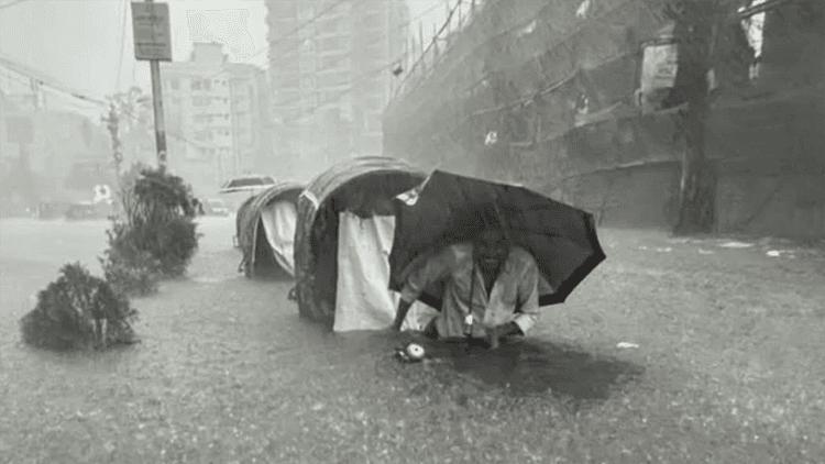 দুই ঘণ্টার বৃষ্টিতে তলিয়ে গেল চট্টগ্রাম শহরের নিম্নাঞ্চল