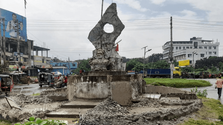 সমালোচনার মুখে বীরশ্রেষ্ঠ হামিদুর রহমানের ভাস্কর্য ভাঙার কাজ স্থগিত
