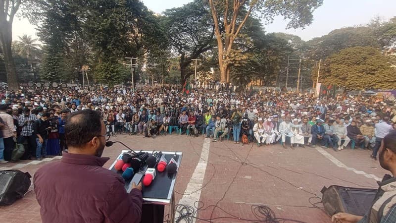 হাদির ওপর হামলার প্রতিবাদে কেন্দ্রীয় শহিদ মিনারে সর্বদলীয় প্রতিরোধ সমাবেশ