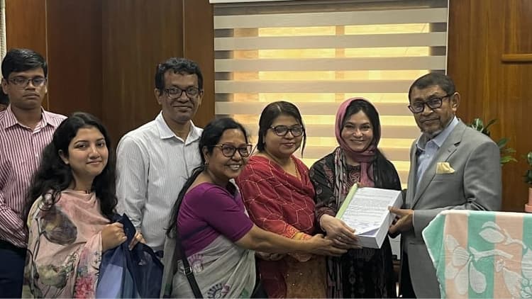 তামাক নিয়ন্ত্রণ অধ্যাদেশ দ্রুত আইন করার দাবি, সরকারের কাছে ২০ হাজার নাগরিকের আবেদন