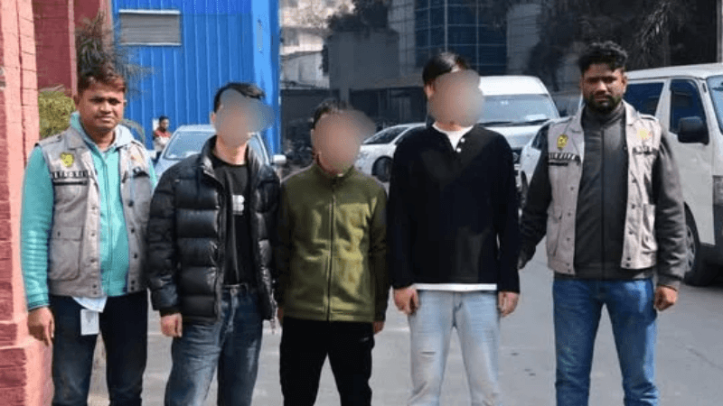 রাজধানীতে আইফোন তৈরির ‘মিনি কারখানা’, ৩ চীনা নাগরিক গ্রেপ্তার