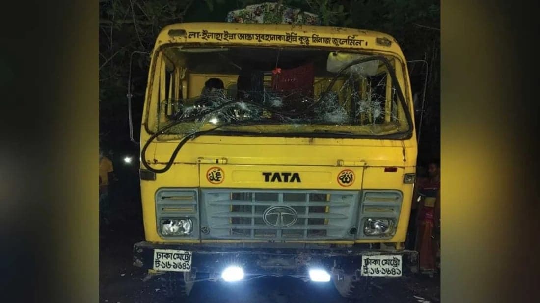 খুলনায় ট্রাকচাপায় একই পরিবারের ৩ জনের প্রাণহানি
