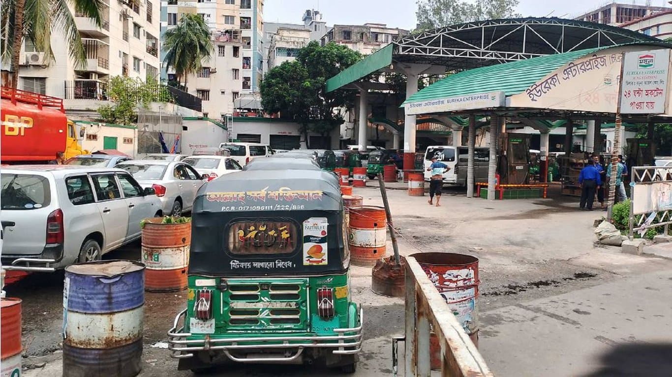 কমিশন বাড়ানোর দাবিতে ৩০ জুলাই দেশব্যাপী সিএনজি স্টেশন বন্ধ রাখার ঘোষণা