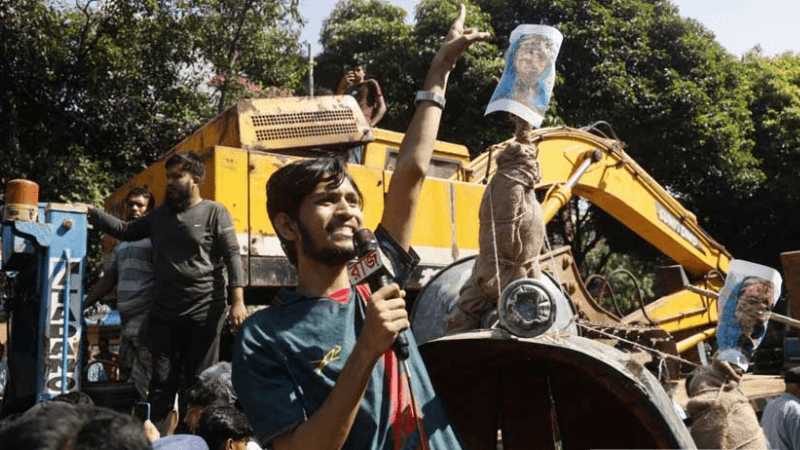 ধানমন্ডি ৩২-এ বুলডোজার ঢোকাতে পুলিশের বাধা