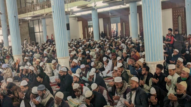 খালেদা জিয়ার রুহের মাগফিরাত কামনায় বায়তুল মোকাররমে বিশেষ দোয়া