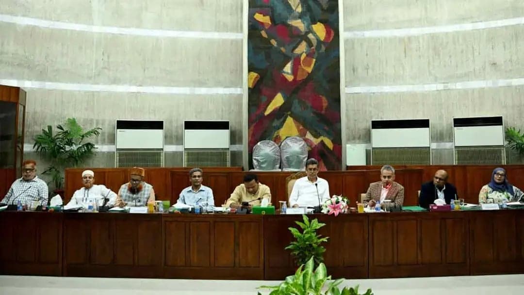 নারীদের যাতায়াত সহজ করতে সড়কে নামছে আরও ১০০ পিংক বাস