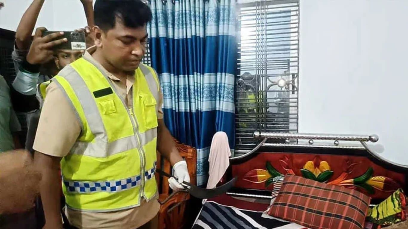 শিশুর আঙুল কাটলেন কনস্টেবল