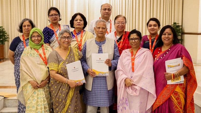 প্রধান উপদেষ্টার কাছে নারী বিষয়ক সংস্কার কমিশনের প্রতিবেদন জমা