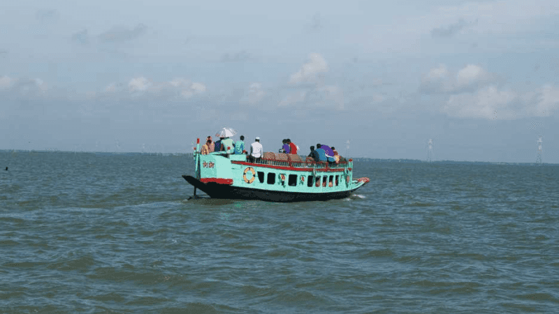 কিশোরগঞ্জের হাওরে পর্যটকবাহী ট্রলারে ডাকাতি, ৪০ জনের মালামাল লুট