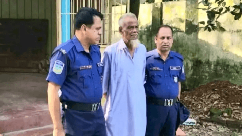 শতবর্ষী বৃদ্ধাকে উত্ত্যক্তের অভিযোগে ৮০ বছরের বৃদ্ধ আটক