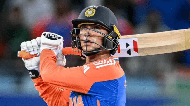 ১২ বলে ফিফটি, ৩২ বলে সেঞ্চুরি, ছক্কার নতুন রেকর্ড অভিষেকের