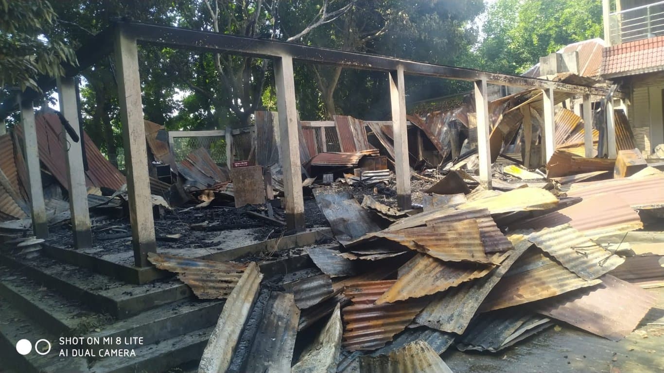 সাবেক এমপি ফাহমী গোলন্দাজের গ্রামের বাড়িতে ভাঙচুর, অগ্নিসংযোগ