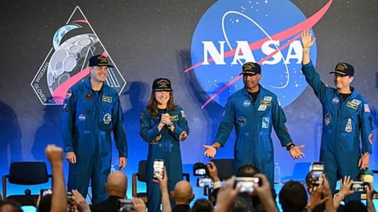 পৃথিবী একটি বিচ্ছিন্ন ‘লাইফবোট’র মতো, ফিরে এসে আর্টেমিস-২ নভোচারীরা