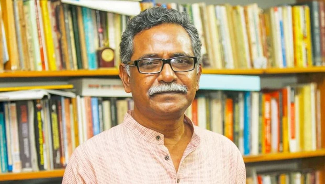 ট্রেনের চাকায় আঙুল কাটা পড়ল আনু মুহাম্মদের