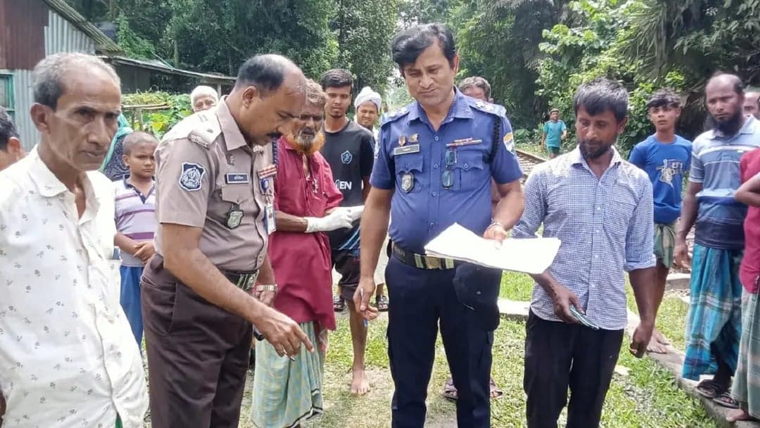 জামালপুরে চলন্ত ট্রেনের ছাদ থেকে পড়ে যুবকের মৃত্যু