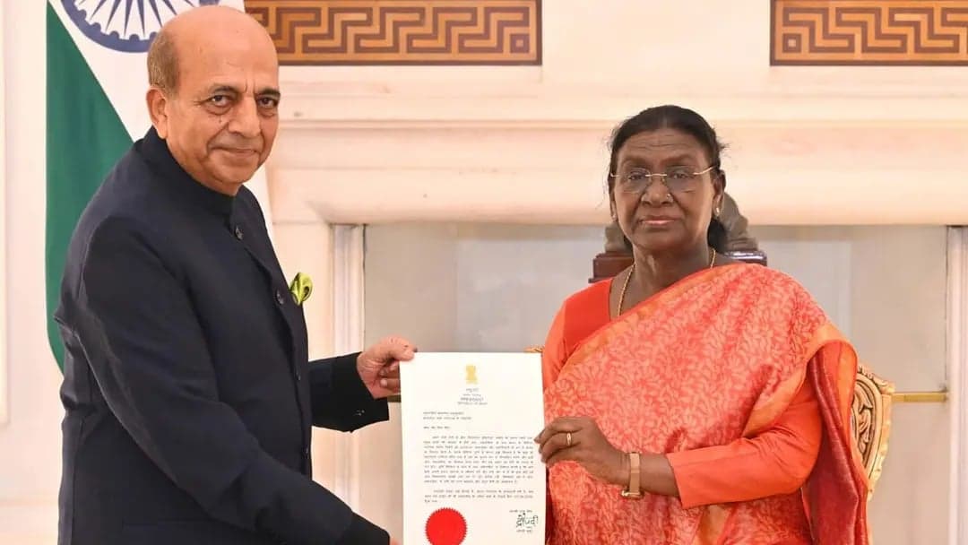 ঢাকায় ভারতীয় হাইকমিশনারের দায়িত্ব নিতে ‘লেটার অব ক্রিডেন্স’ গ্রহণ করলেন দীনেশ ত্রিবেদী