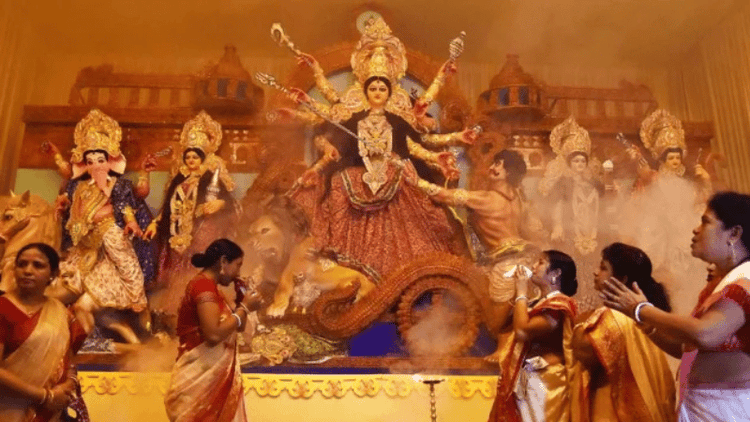 মহাষষ্ঠীর মধ্য দিয়ে শুরু দুর্গাপূজা