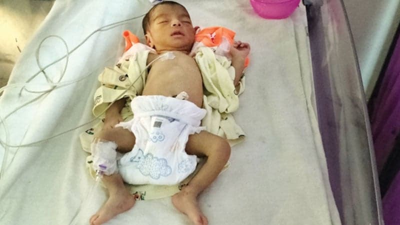 দিনাজপুর মেডিকেলে চিরকুটসহ নবজাতক ফেলে গেল স্বজনরা