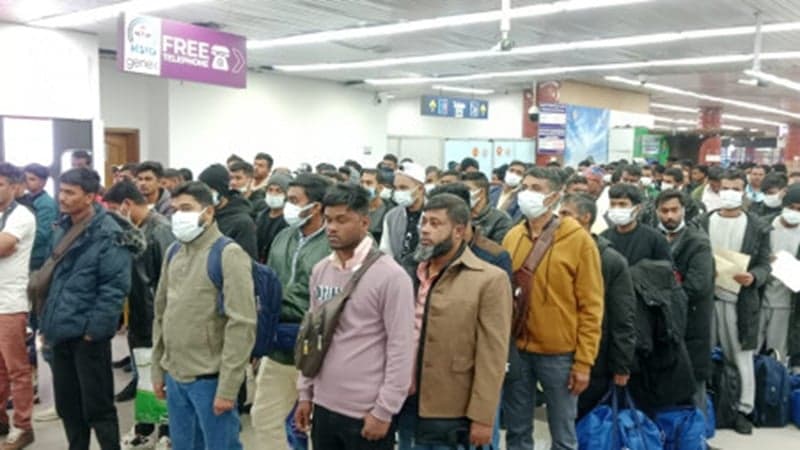 লিবিয়া-তিউনিসিয়া থেকে ফিরলেন ১৬১ বাংলাদেশি