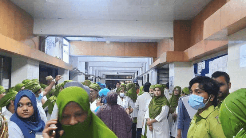 মারধরের অভিযোগে সোহরাওয়ার্দী হাসপাতালে নার্সদের কর্মবিরতি