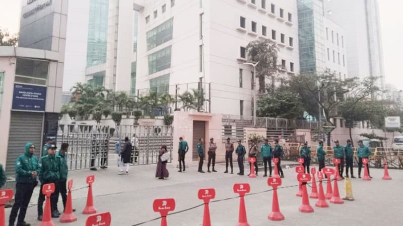 দুপুরে খালেদা জিয়ার শারীরিক অবস্থা জানাবে বিএনপি, এভারকেয়ার হাসপাতালে নিরাপত্তা জোরদার