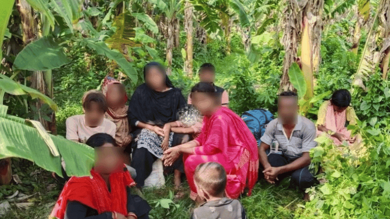 দর্শনা সীমান্তে অনুপ্রবেশের অভিযোগে নারী-শিশুসহ আটক ১০
