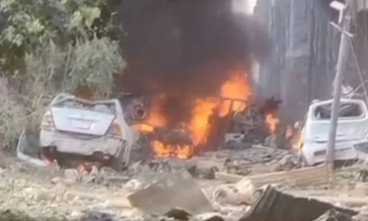 পাকিস্তানে রেললাইনের পাশে শক্তিশালী বিস্ফোরণে নিহত অন্তত ২৪