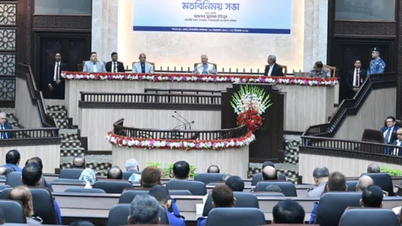 নির্বাচনে পুলিশকে নিরপেক্ষ থাকার নির্দেশ প্রধান উপদেষ্টার