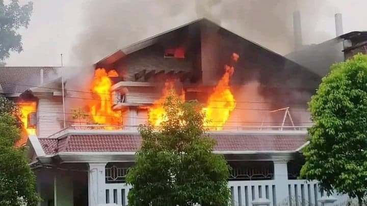 সোমবার সারাদেশে আগুন, ভাঙচুর ও পিটুনিতে নিহত ১২৬