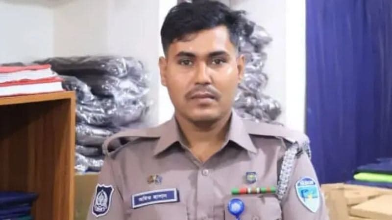 ব্রাহ্মণবাড়িয়ায় নদীতে ঝাঁপ দিয়ে তরুণীকে বাঁচালেন পুলিশ কনস্টেবল