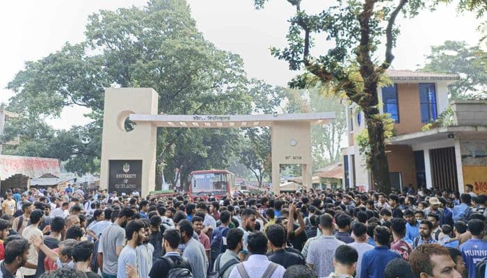 চবি শিক্ষার্থীদের মারধরের ঘটনায় গ্রেপ্তার ৫
