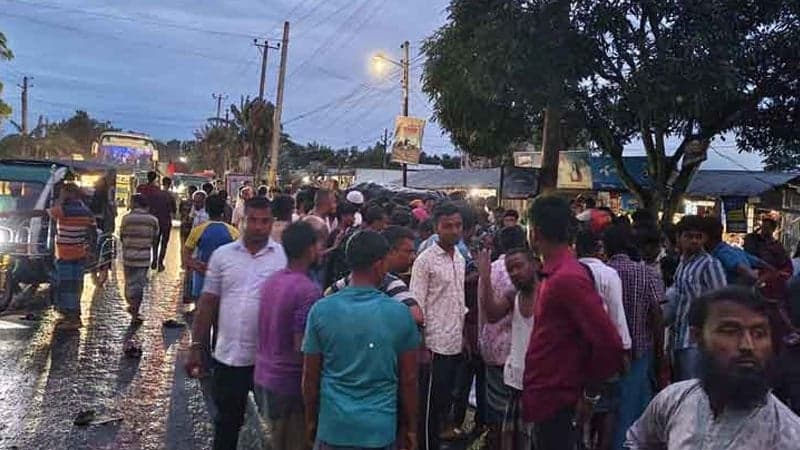 ঈশ্বরগঞ্জে বাসচাপায় বাবা-ছেলেসহ নিহত ৩, আহত ৭