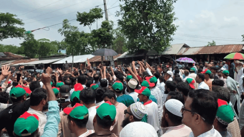 বাউফলে বিএনপির বিক্ষোভে জামায়াত এমপির জনসভায় যেতে পারেননি সেতুমন্ত্রী