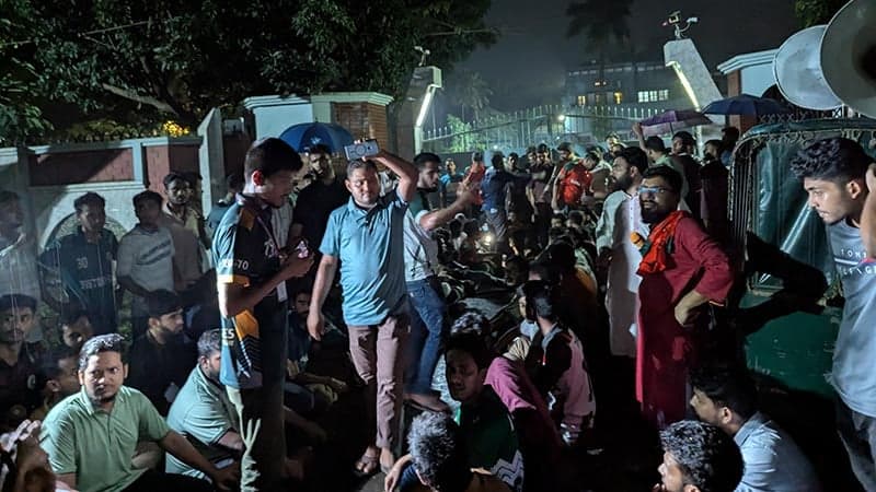 পোষ্য কোটা ফেরার সিদ্ধান্ত, উত্তাল রাবি ক্যাম্পাস