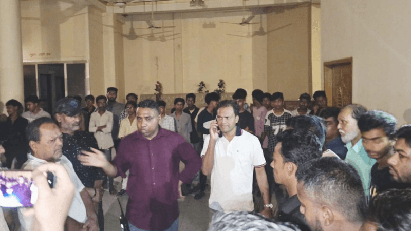 বন্ধুর পার্টিতে যোগ দিয়ে ছাত্রলীগ সন্দেহে ৩৯ কিশোর আটক