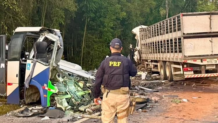 ব্রাজিলে বাস-ট্রাকের মুখোমুখি সংঘর্ষে নিহত ২১